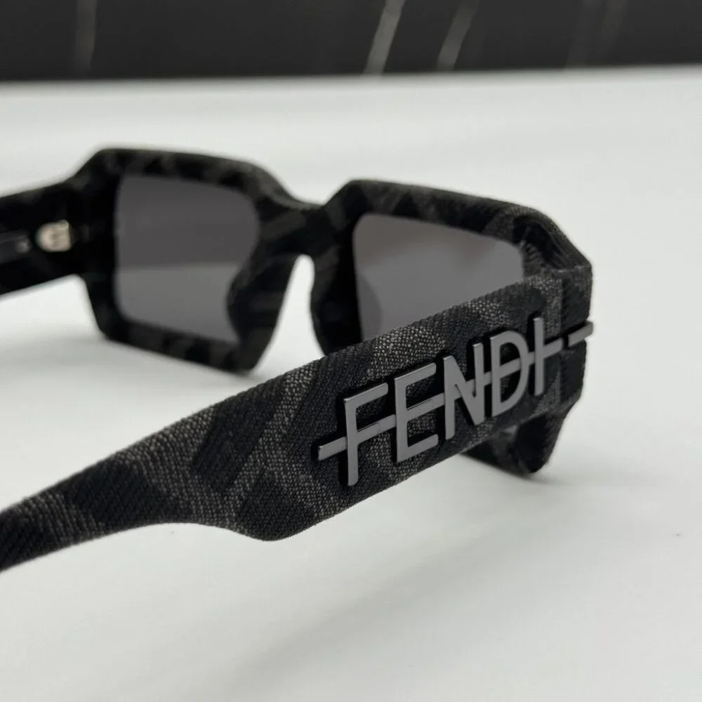 NEW FE40074U 05A FENDI SUNGLASSES BLACK GREY UNISEX EYEWEAR FENDI
